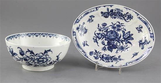 A Worcester Peony pattern blue and white bowl and a Worcester Rose-centred Spray Group blue and white oval stand, 15.5cm and 20.5cm